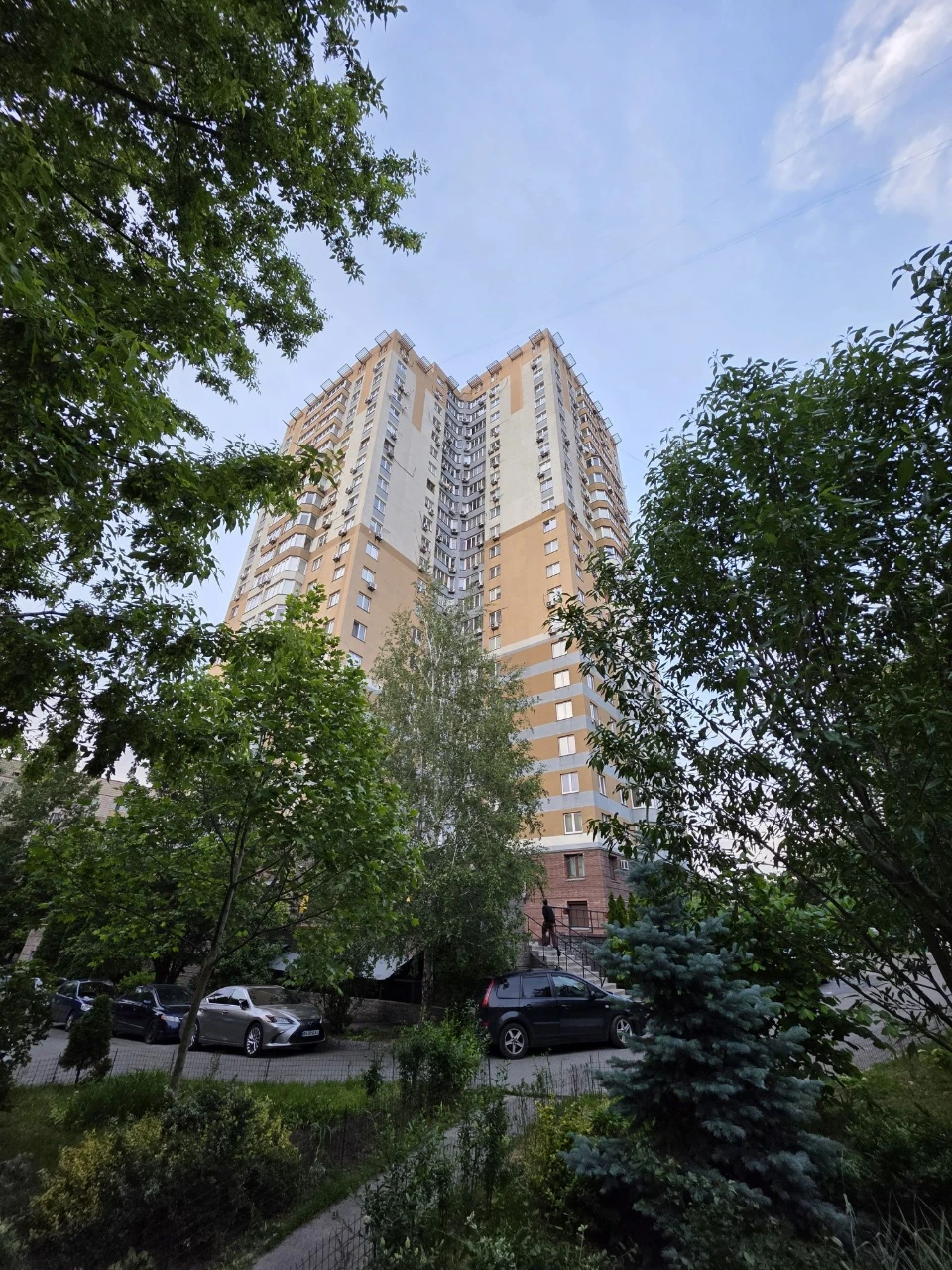 Продам паркомісце 15 кв.м вул.Велика Китаївська, 10-А.