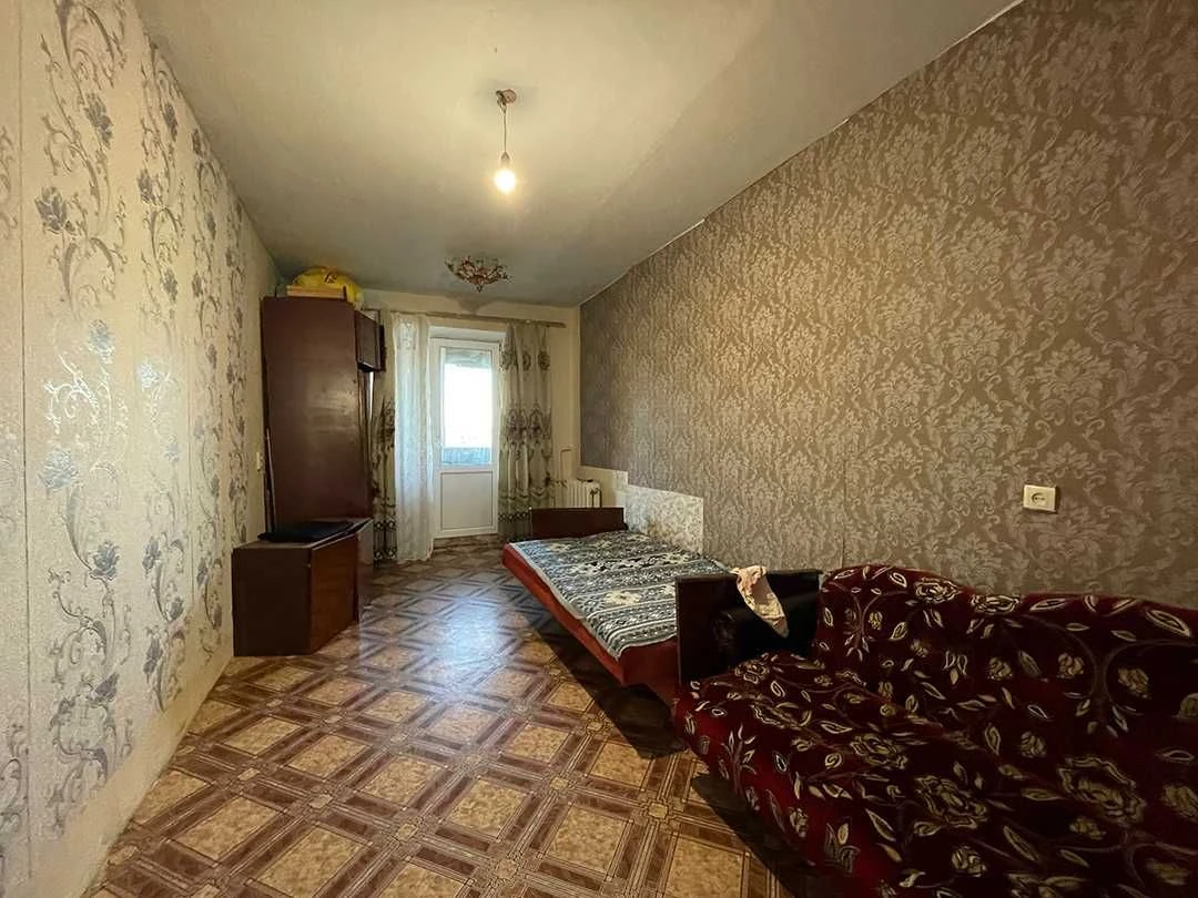 Sale of a 2-room apartment on Elektronnaya. Separate rooms!