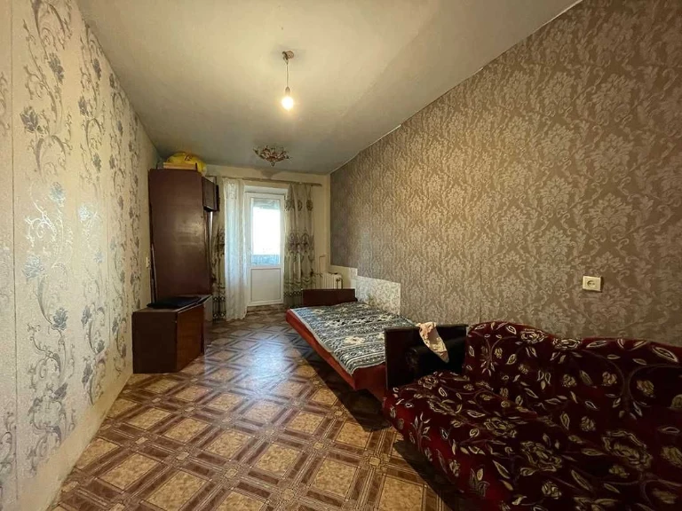 Sale of a 2-room apartment on Elektronnaya. Separate rooms!