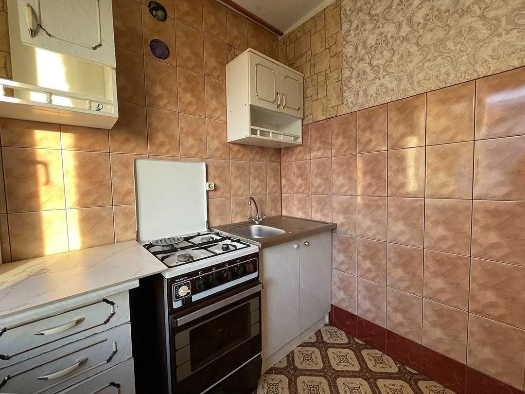 Sale of a 2-room apartment on Elektronnaya. Separate rooms!