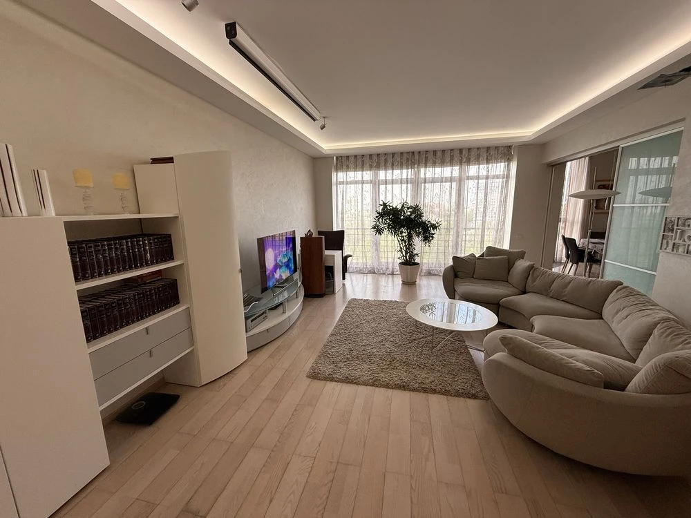 Продам 4к квартиру вул.Старокозацька 54 (ЖК Парковий)