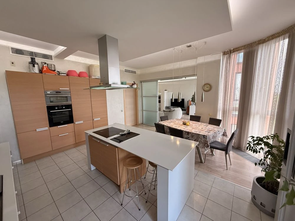 Продам 4к квартиру вул.Старокозацька 54 (ЖК Парковий)
