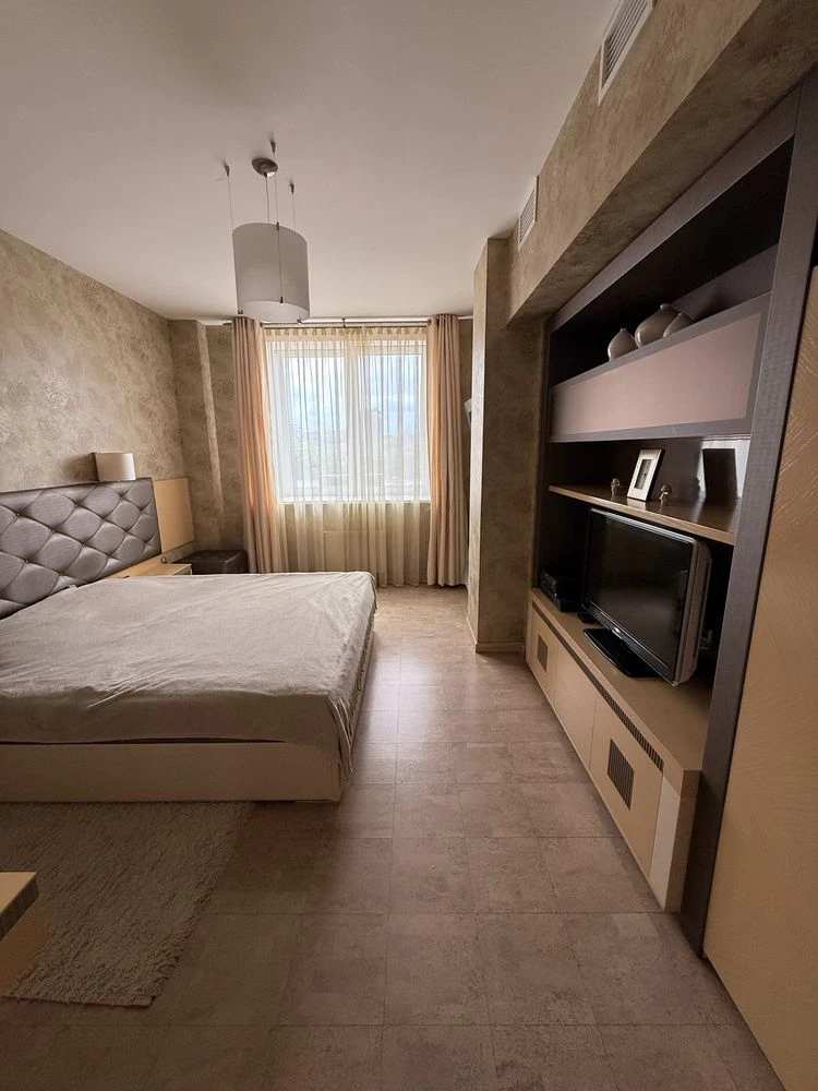 Продам 4к квартиру вул.Старокозацька 54 (ЖК Парковий)