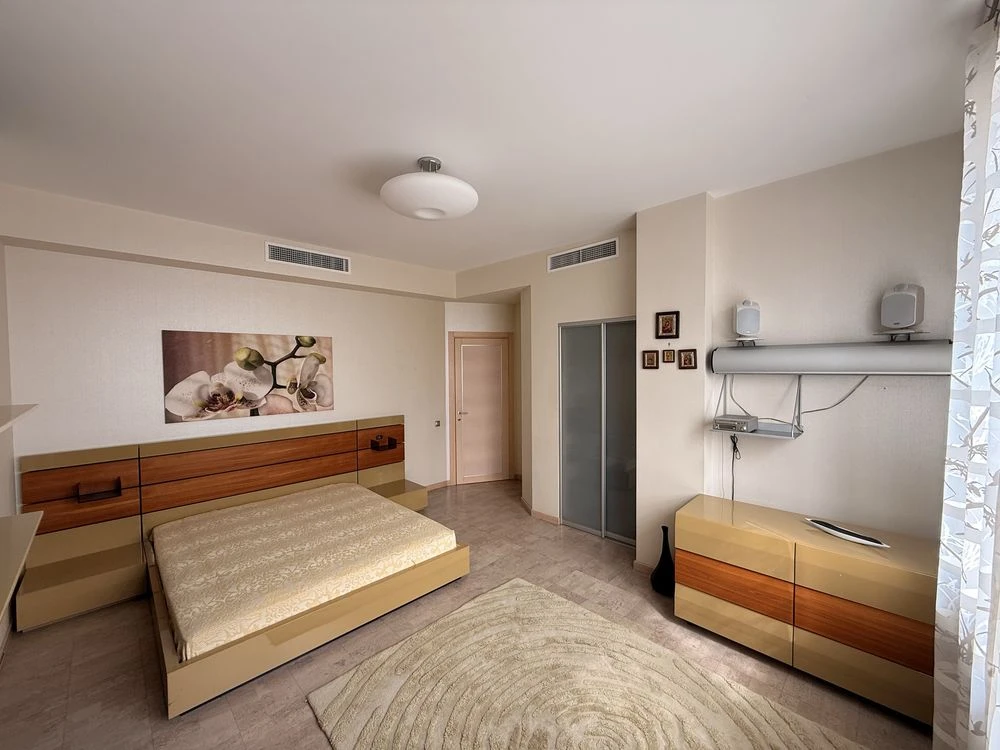 Продам 4к квартиру вул.Старокозацька 54 (ЖК Парковий)