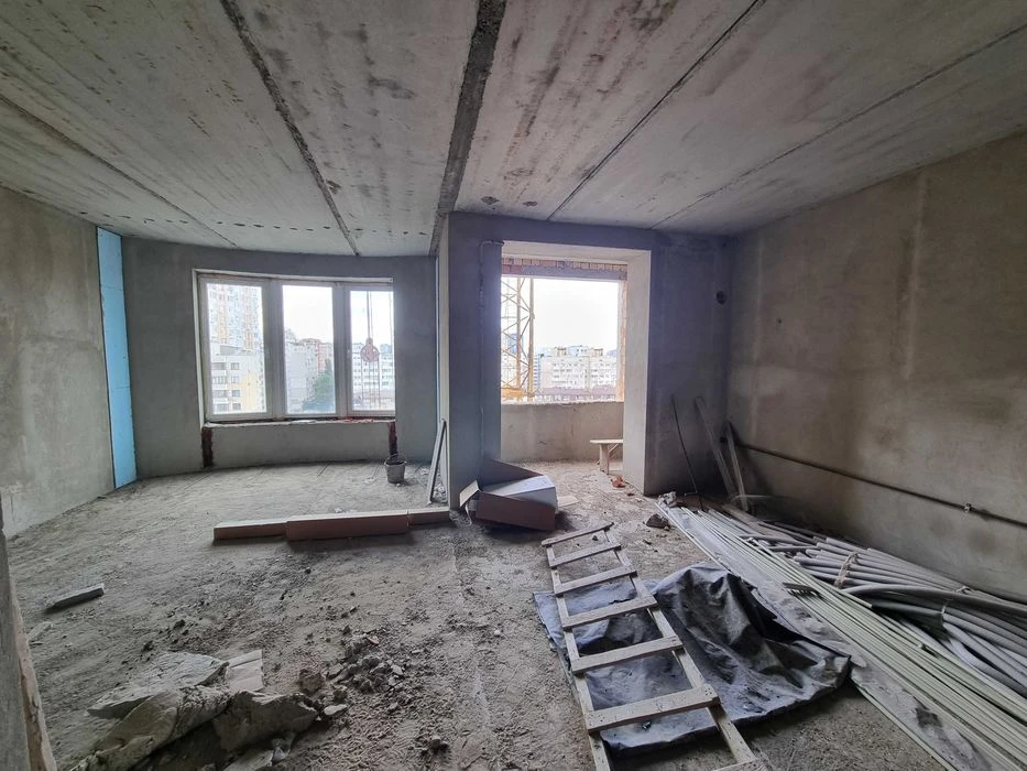 Продам квартиру возле парка Победы. 181 м.