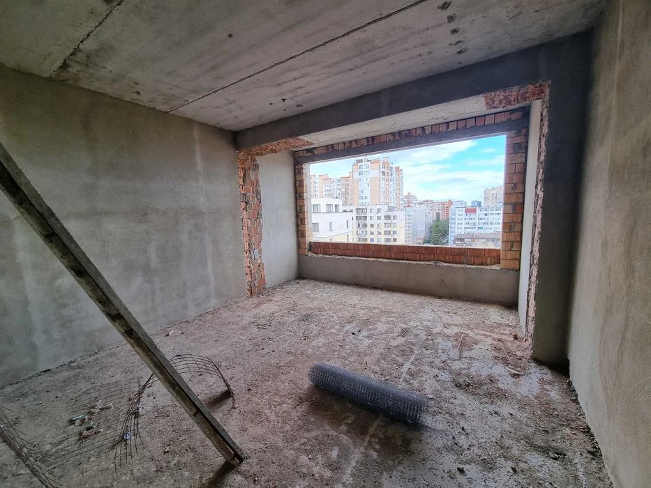 Продам квартиру возле парка Победы. 181 м.