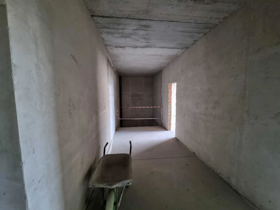 Продам квартиру возле парка Победы. 181 м.