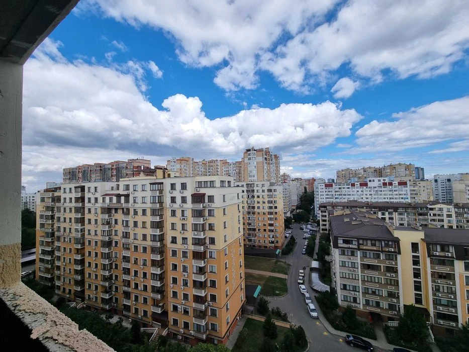 Продам квартиру возле парка Победы. 181 м.