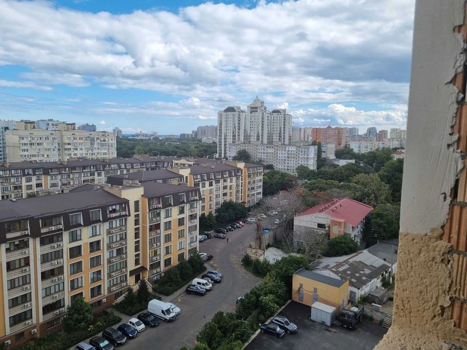 Продам квартиру возле парка Победы. 181 м.
