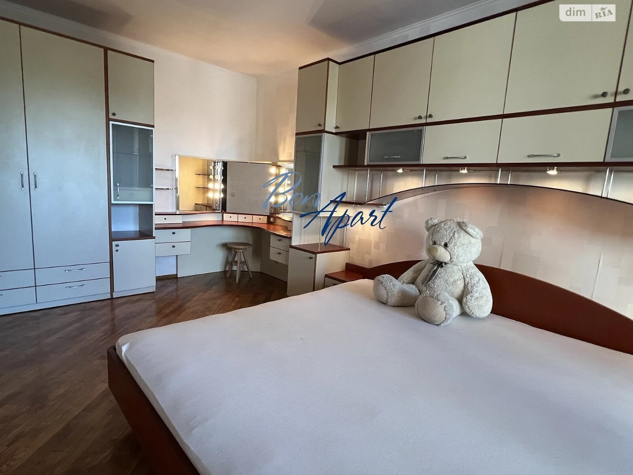 Long-Term Rental Apartment, Holosiiv