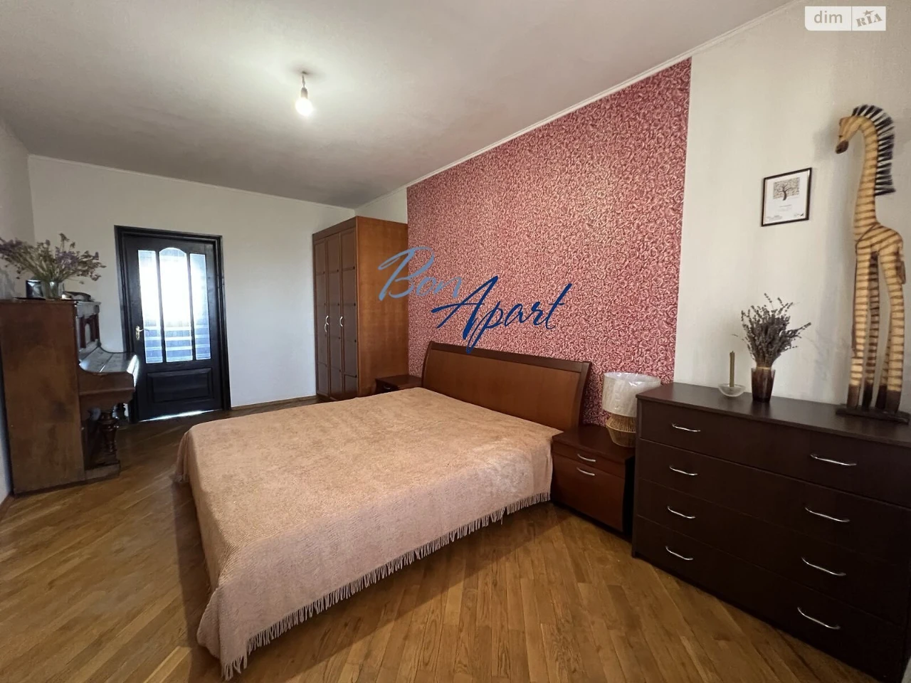 Long-Term Rental Apartment, Holosiiv