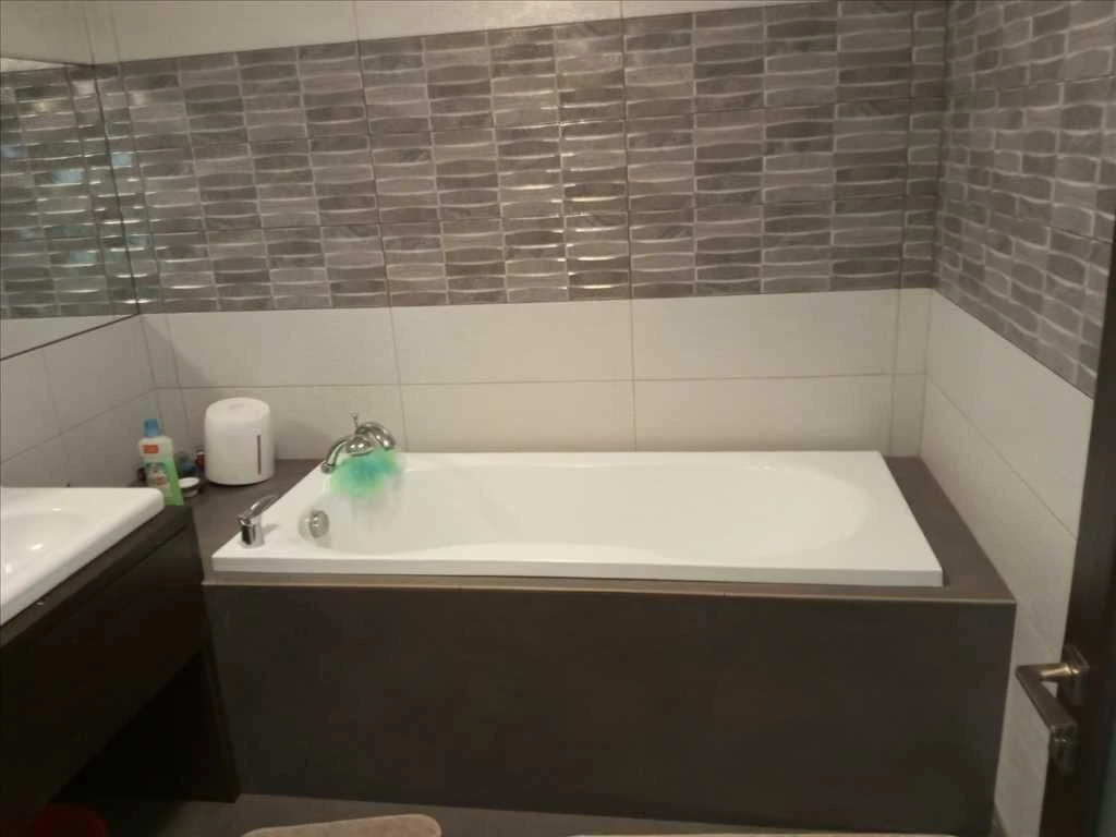 Enjoy the comfort of a home in a practical apartment!