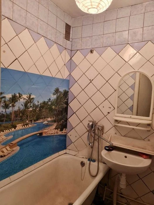 Rare 2-room apartment near Saltovskaya and Studencheskaya metro stations!