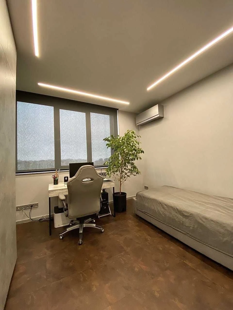 Spacious 3-bedroom apartment for sale in the Status Grad residential complex, Os