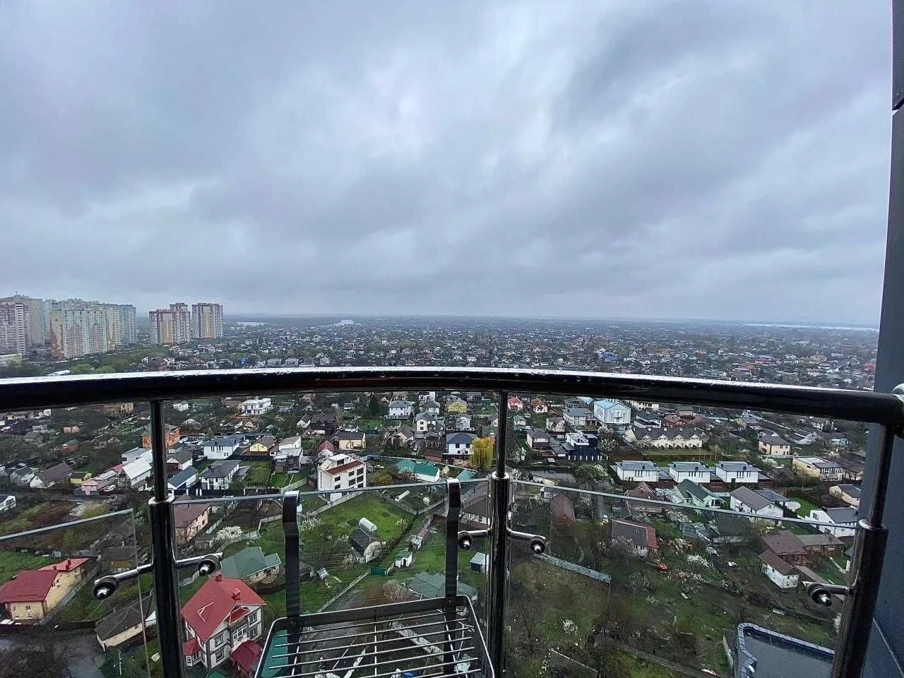 Spacious 3-bedroom apartment for sale in the Status Grad residential complex, Os