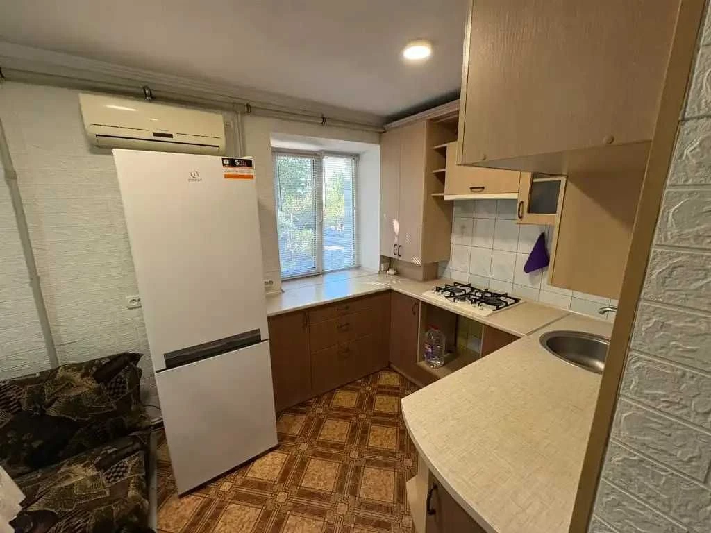 Sale of 2-room apartment in Meat Combine Zymovykh Podoiv (Molodogvard