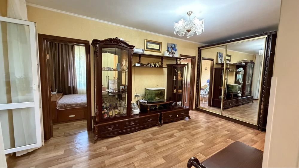 Продам 3-кімнатну квартиру за адресою: вул. Дмитра Кременя (ЮТЗ) без комісії