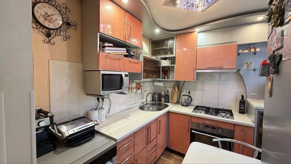 Продам 3-кімнатну квартиру за адресою: вул. Дмитра Кременя (ЮТЗ) без комісії