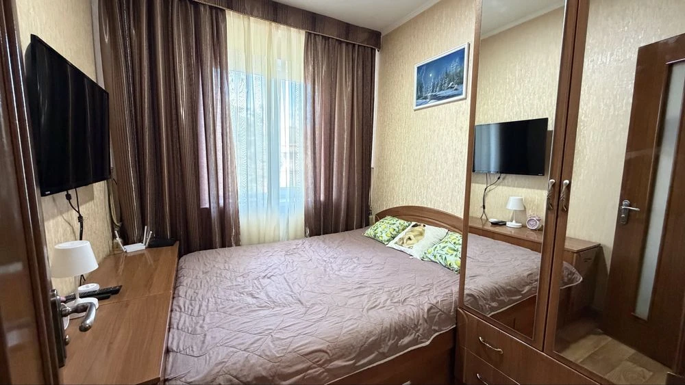 Продам 3-кімнатну квартиру за адресою: вул. Дмитра Кременя (ЮТЗ) без комісії