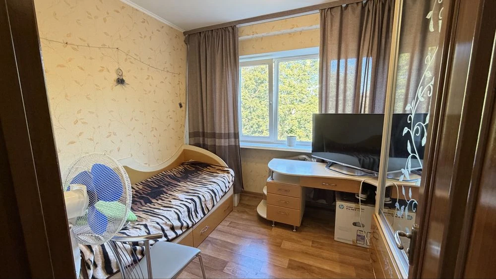 Продам 3-кімнатну квартиру за адресою: вул. Дмитра Кременя (ЮТЗ) без комісії