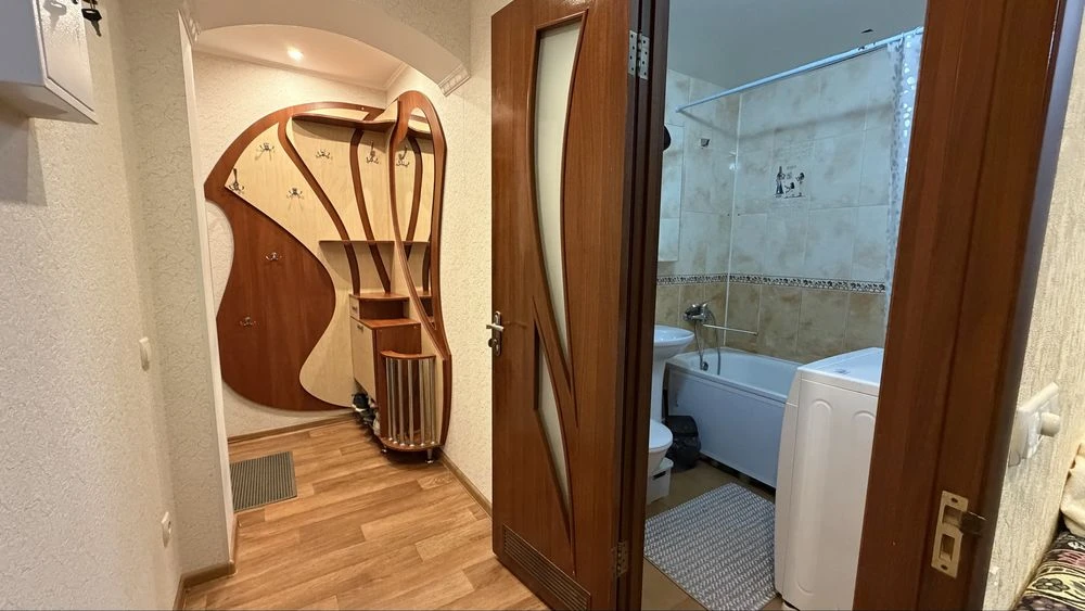 Продам 3-кімнатну квартиру за адресою: вул. Дмитра Кременя (ЮТЗ) без комісії