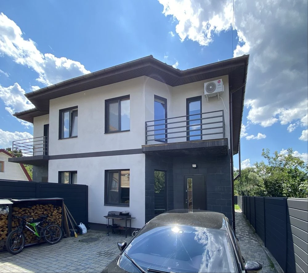 Independent Duplex, 2-nd Floor, Lake Street, 2-nd
