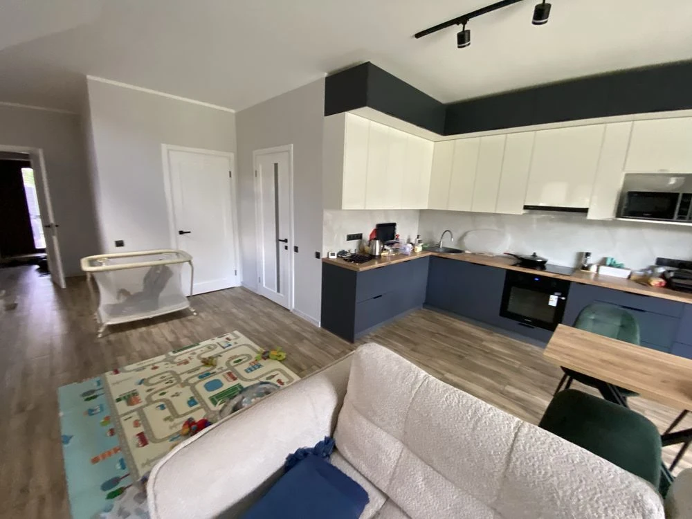 Independent Duplex, 2-nd Floor, Lake Street, 2-nd