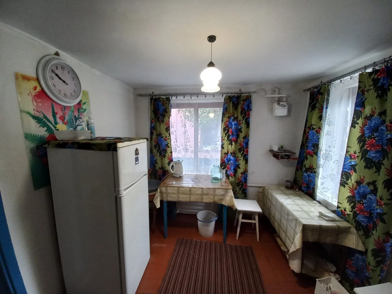Sale of a house share with private land