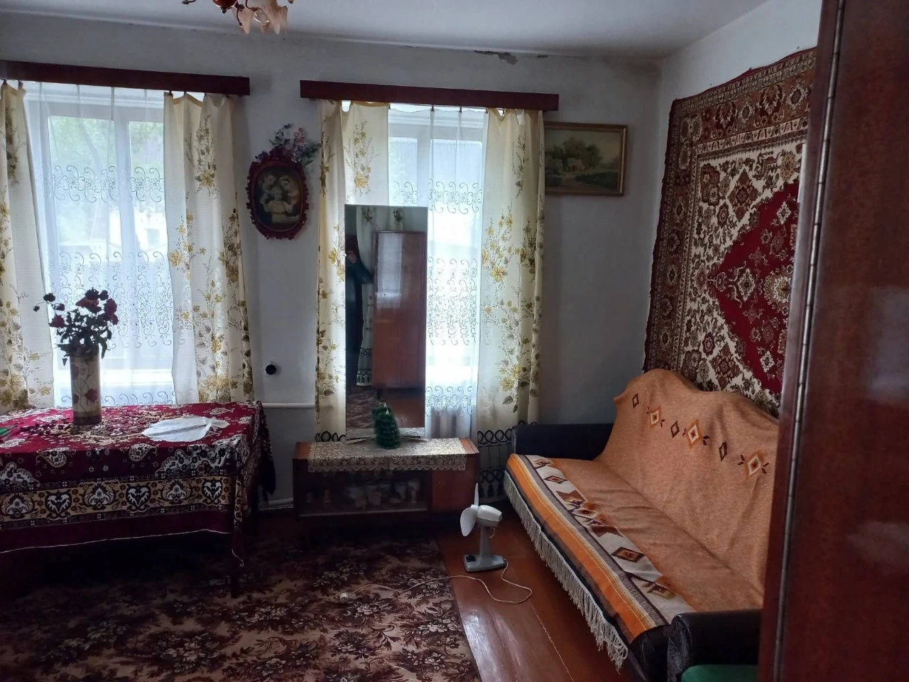 Sale of a house share with private land