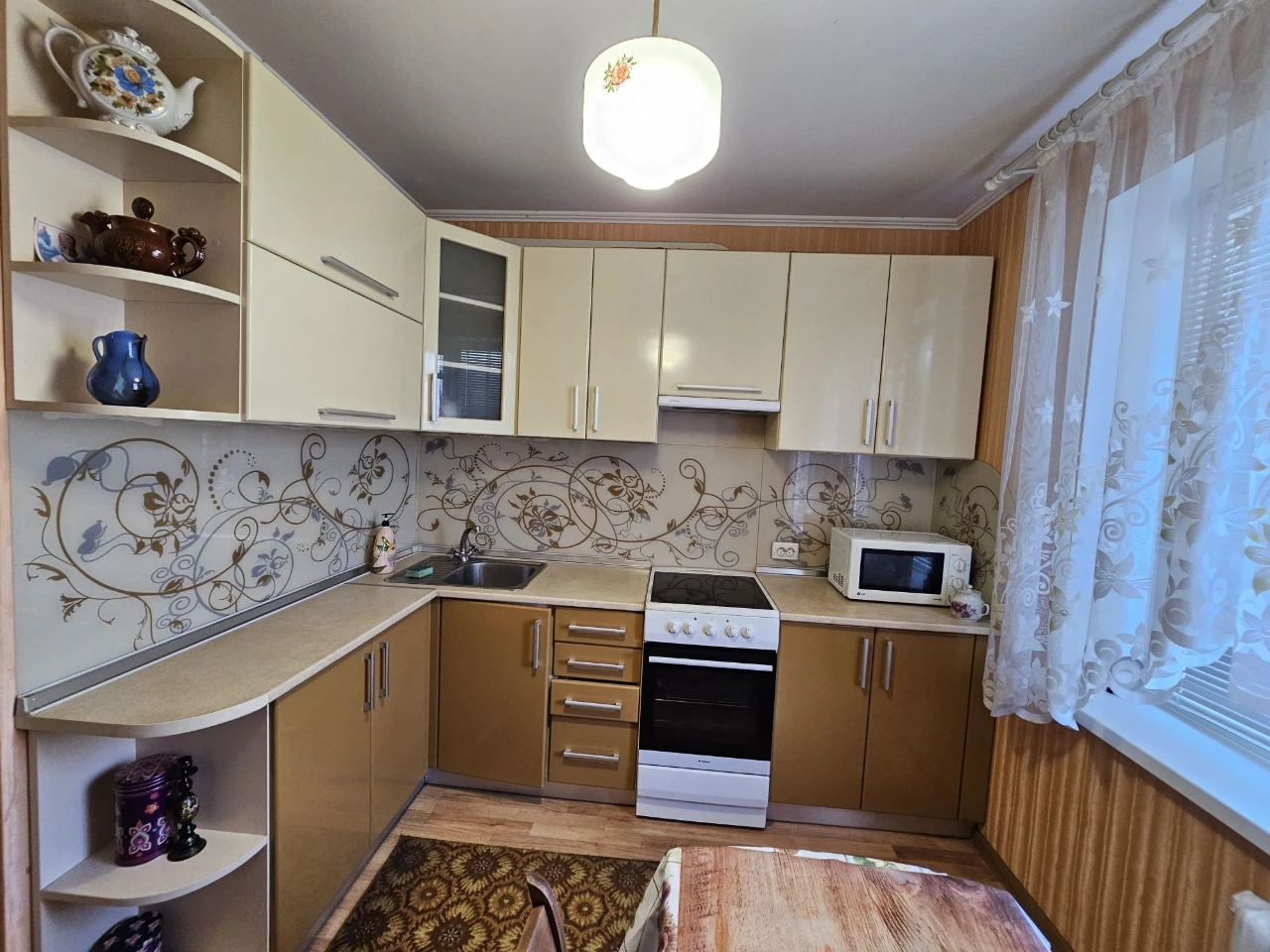 Продам 2-комнатную квартиру по адресу ул. Мария Литвиненко-Вольгемут, 1