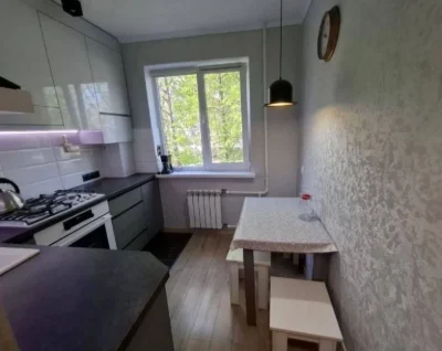 Продам 2 кім в центрі