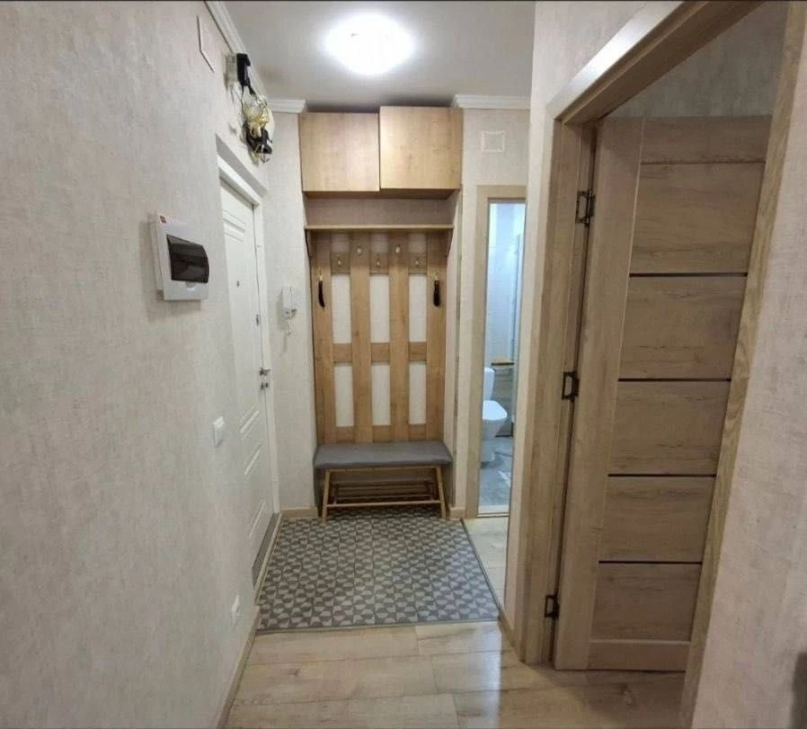 Продам 2 кім в центрі