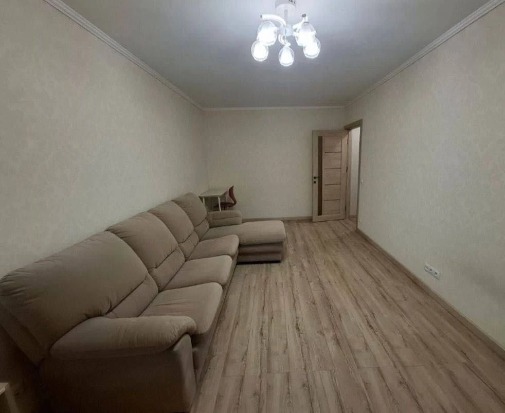Продам 2 кім в центрі