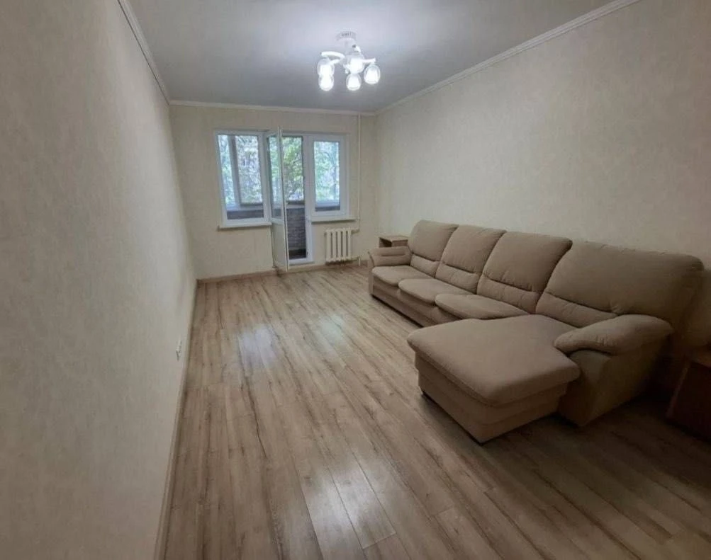 Продам 2 кім в центрі