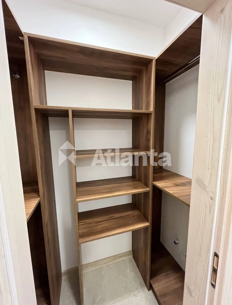 Продаж квартири в новобудові.