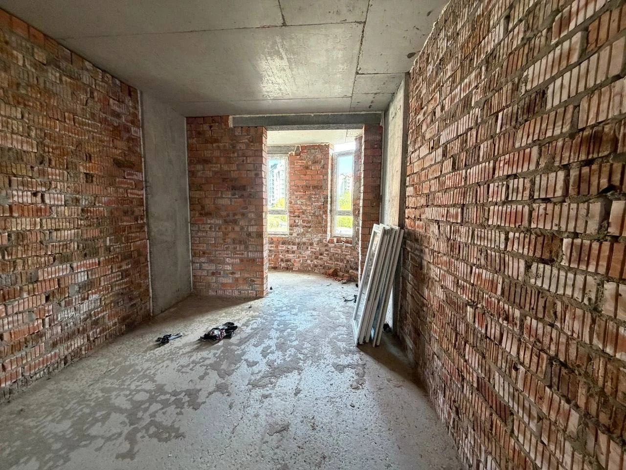 WITHOUT commission/sale of 2-room apartment 81.3m, residential complex on Mykolaychuk 38,