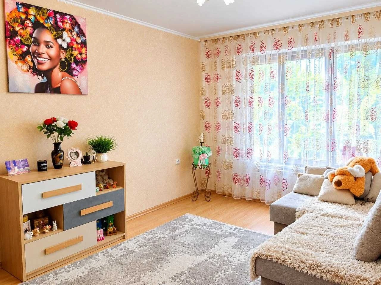 Продам 2 кімнатну з ремонтом та меблями на Левка Лук"яненка,