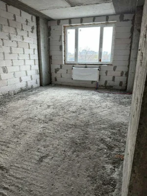 I will sell a 3-room apartment in Novye Budynki in the new building of the Prolis residential complex.