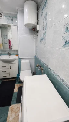 Selling a 3-bedroom apartment in Alekseevka, first building from the metro station.