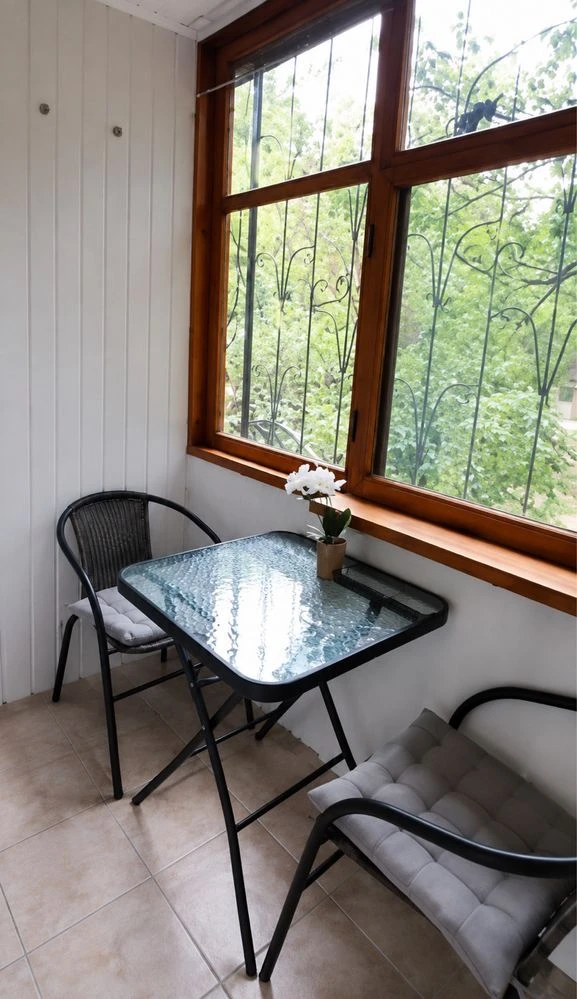Selling a 3-bedroom apartment in Alekseevka, first building from the metro station.