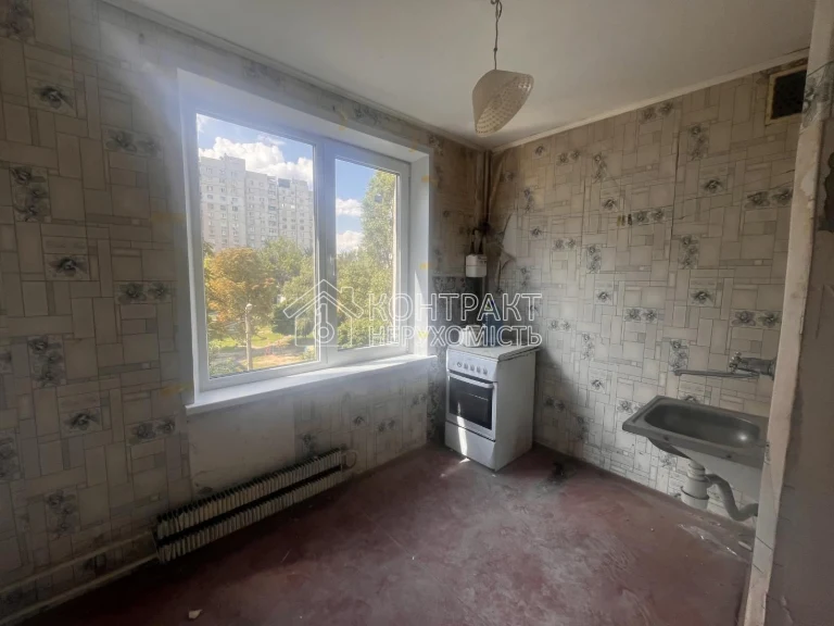 Продам 3-к кв под ремонт на ХТЗ (ст.м.Масельского) 4/12 эт