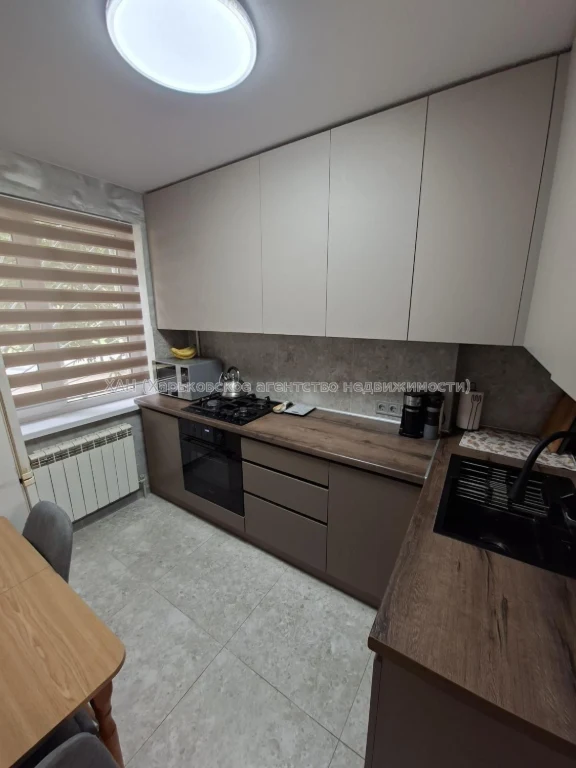 Selling a 1-room apartment with renovations at 22nd Hospital Street, New