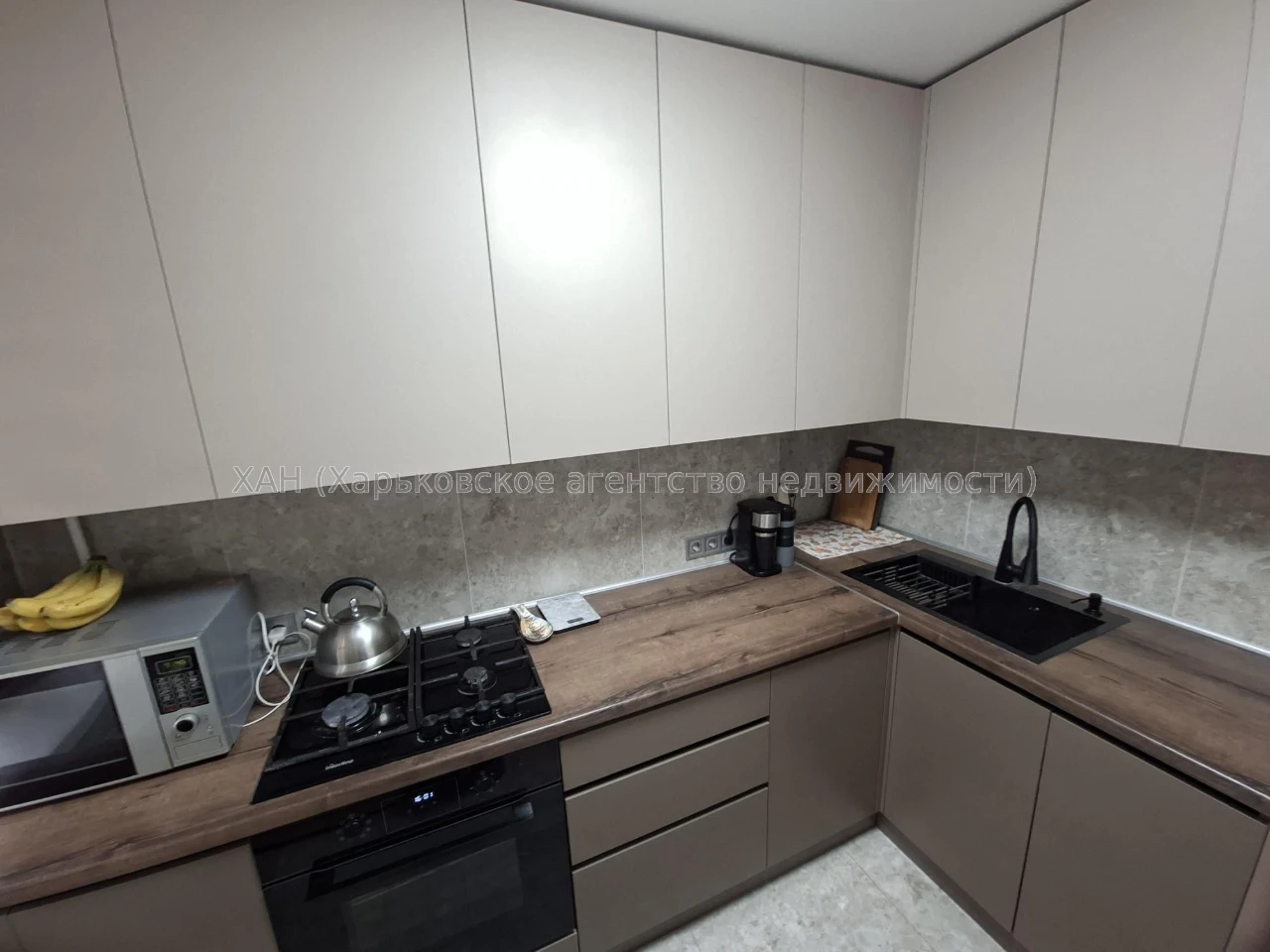 Selling a 1-room apartment with renovations at 22nd Hospital Street, New