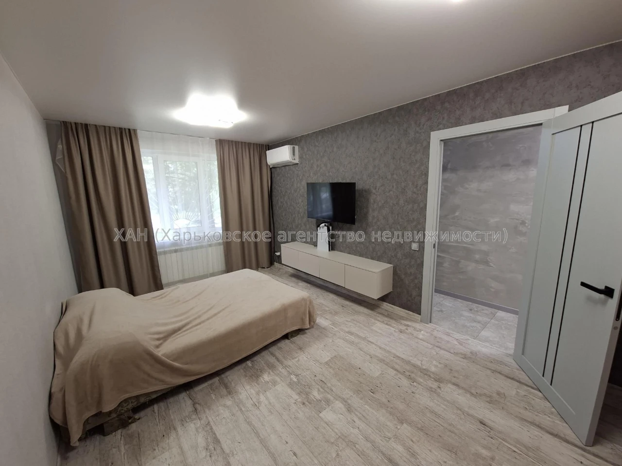 Selling a 1-room apartment with renovations at 22nd Hospital Street, New