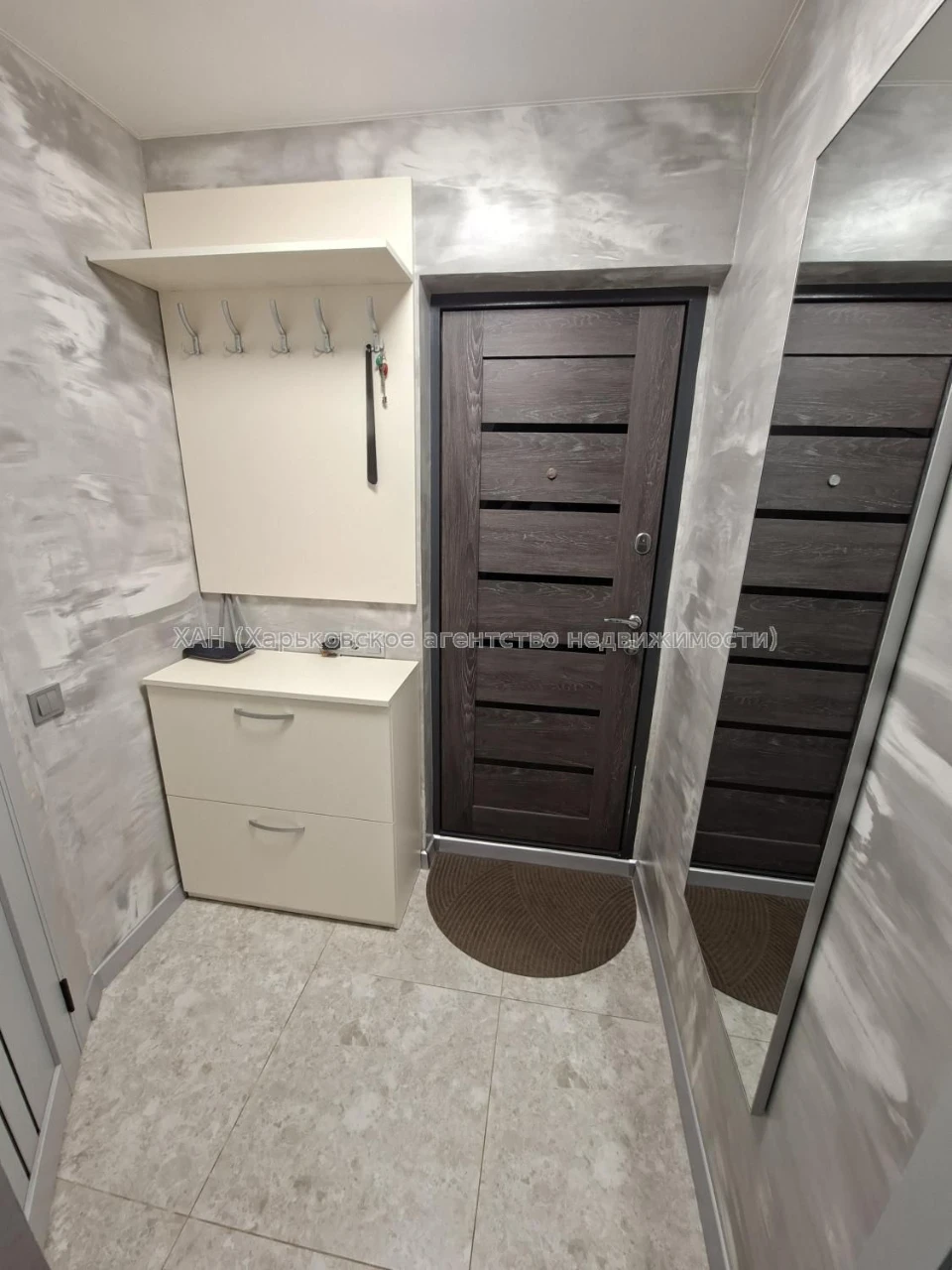 Selling a 1-room apartment with renovations at 22nd Hospital Street, New