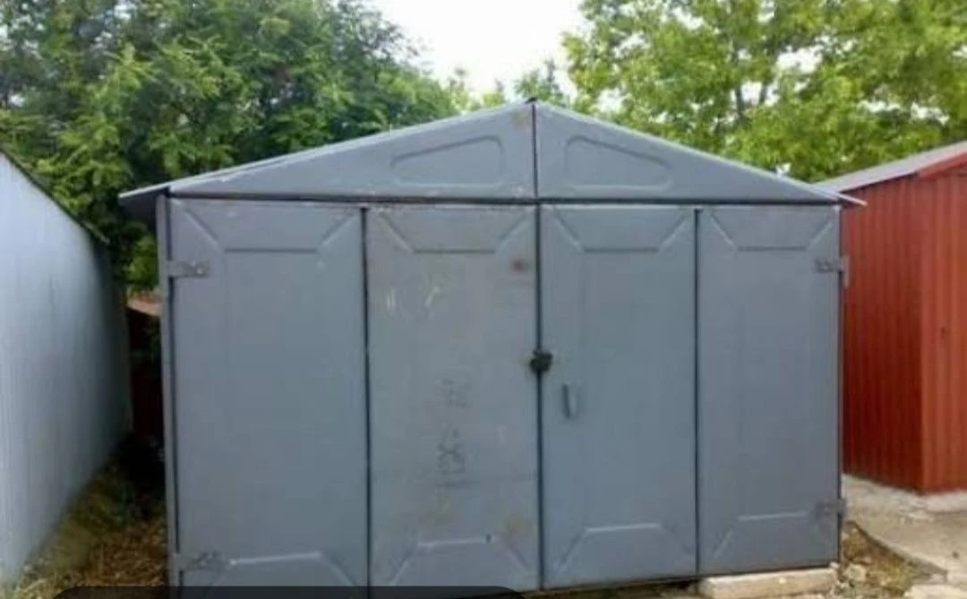 For Sale: Metal Garage