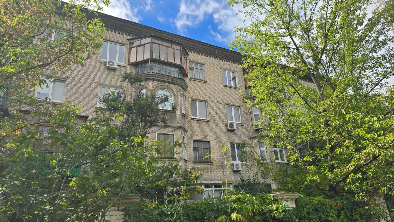 Метро Дарниця, продаж квартири, сталінка, без комісії. Укрит
