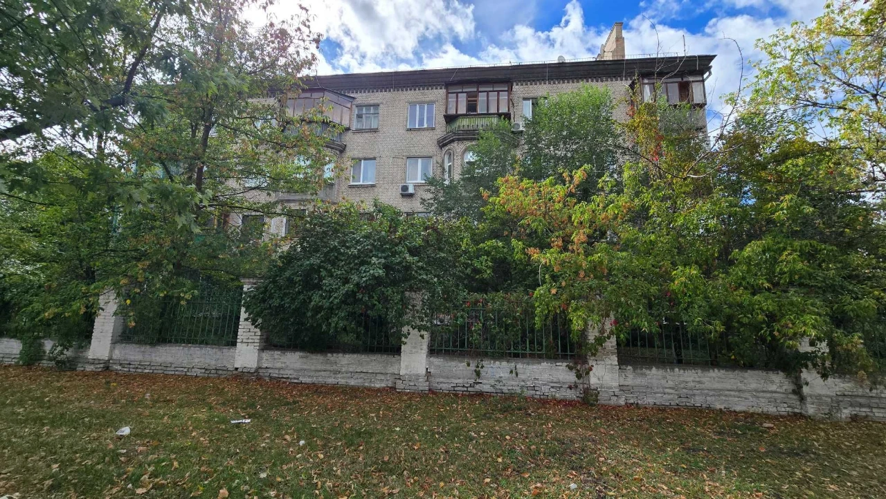 Метро Дарниця, продаж квартири, сталінка, без комісії. Укрит