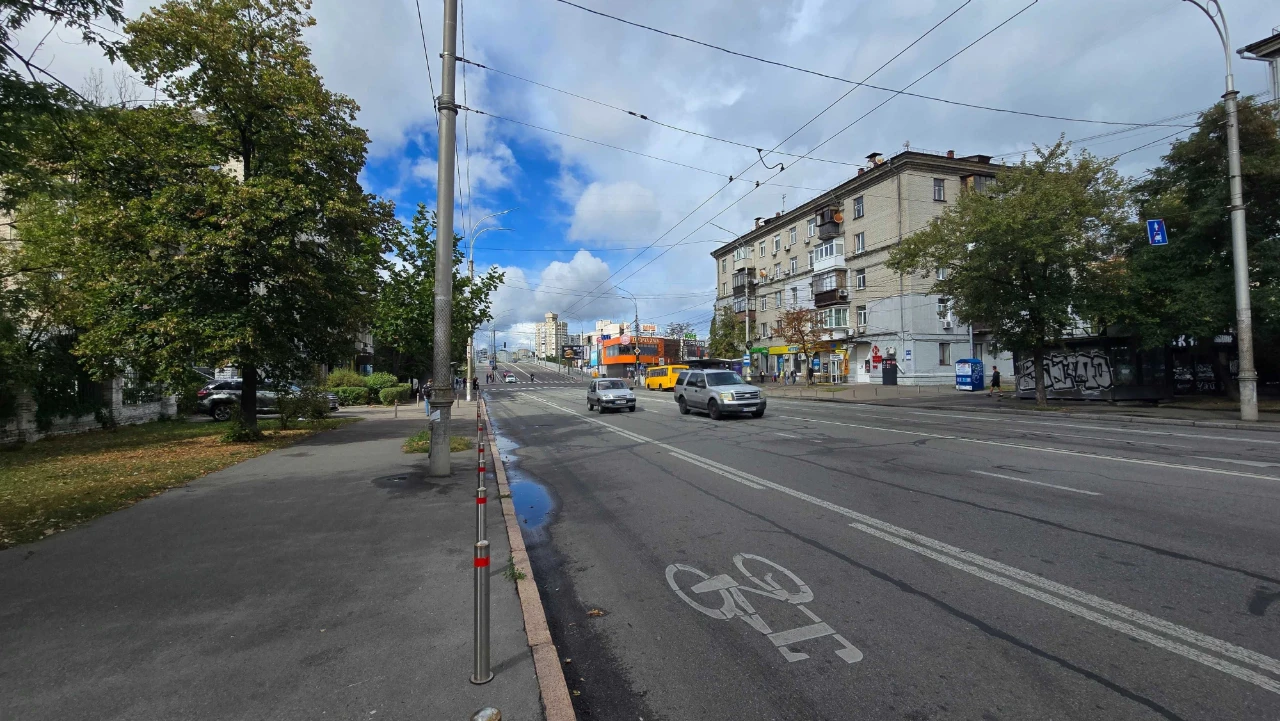 Метро Дарниця, продаж квартири, сталінка, без комісії. Укрит