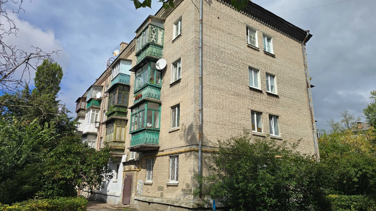 Метро Дарниця, продаж квартири, сталінка, без комісії. Укрит